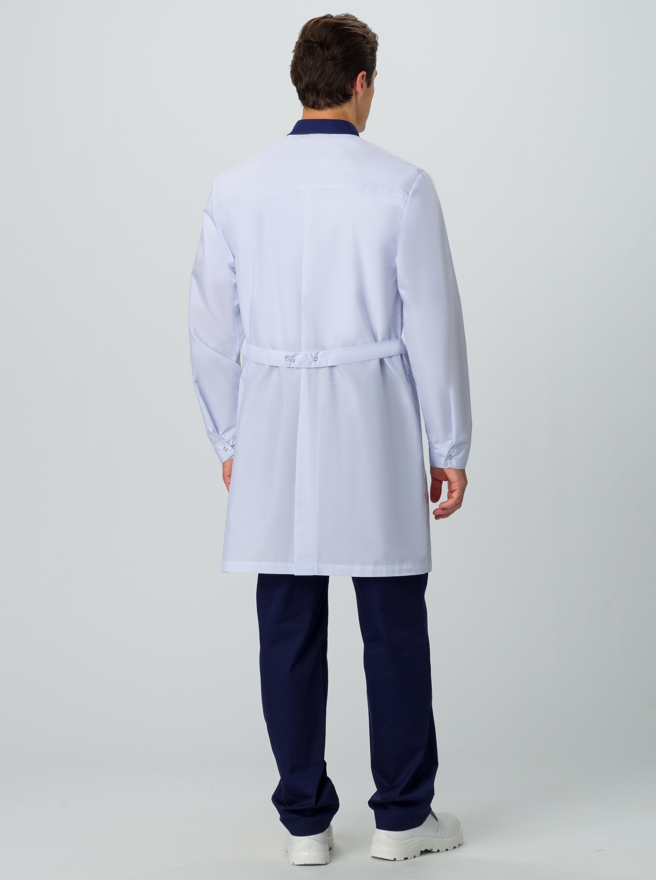 Халат мужской MedLine Марк (тк.Смесовая,120), белый/т.синий
