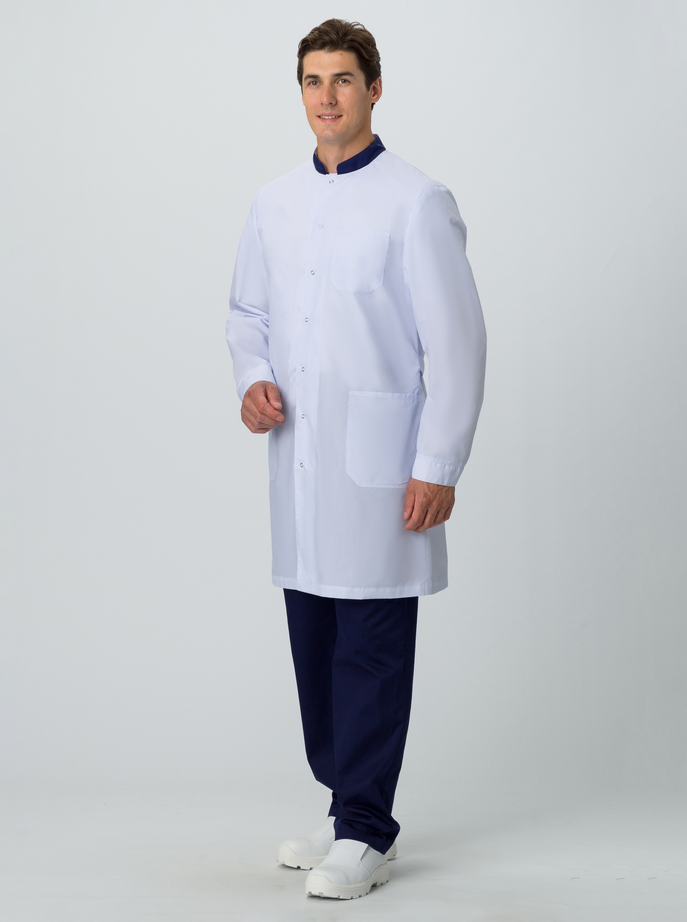 Халат мужской MedLine Марк (тк.Смесовая,120), белый/т.синий